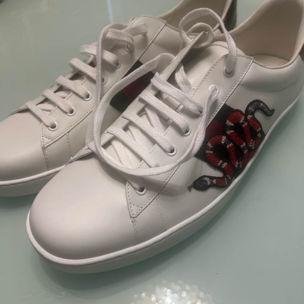 Gucci White Sneakers with Red and Black Accents - Picture 4 of 5